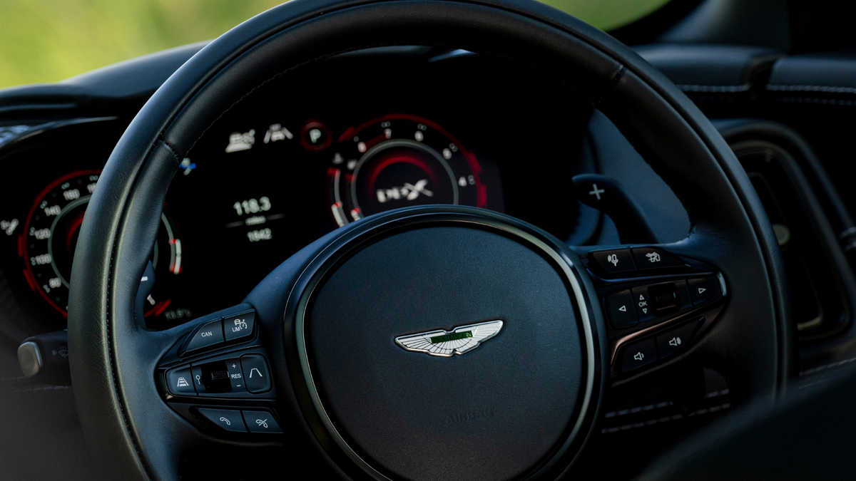 Aston Martin DBX 707 — photo 4