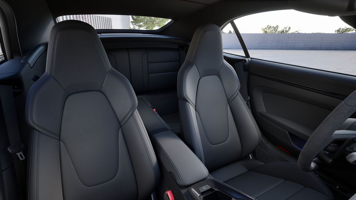 Porsche 992 Carrera 4 GTS — photo 8